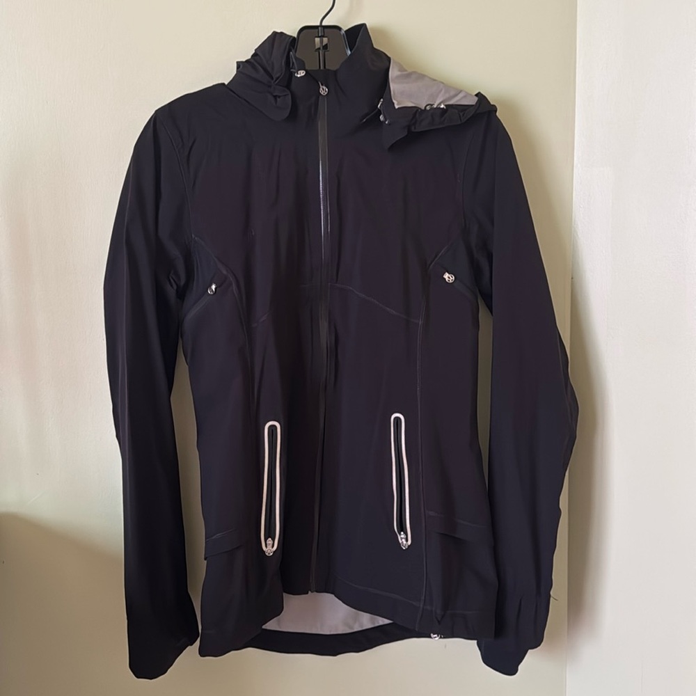 Lululmeon raincoat